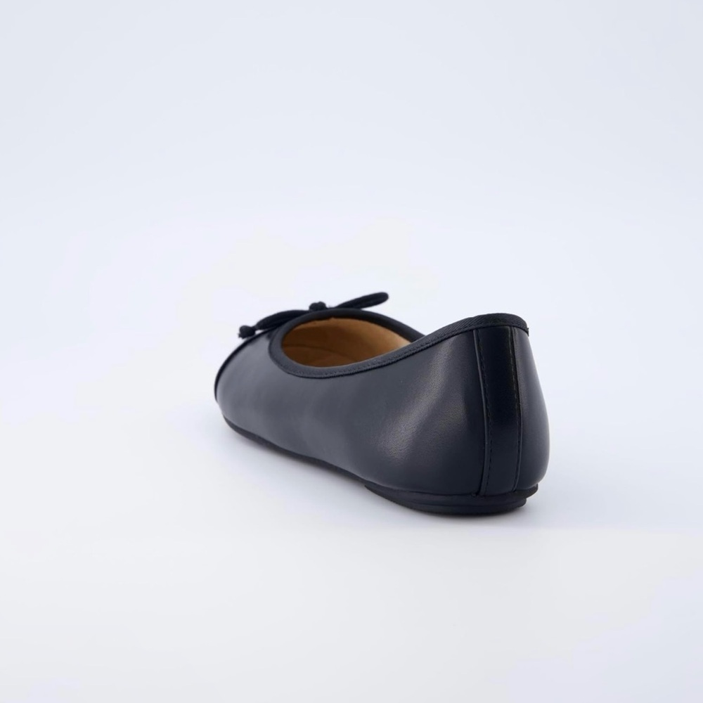 CUSHIONAIRE Women's Cardi Cap Toe Bow Flat with +Memory Foam 8 WIDE WIDT…​​ - Picture 5 of 6